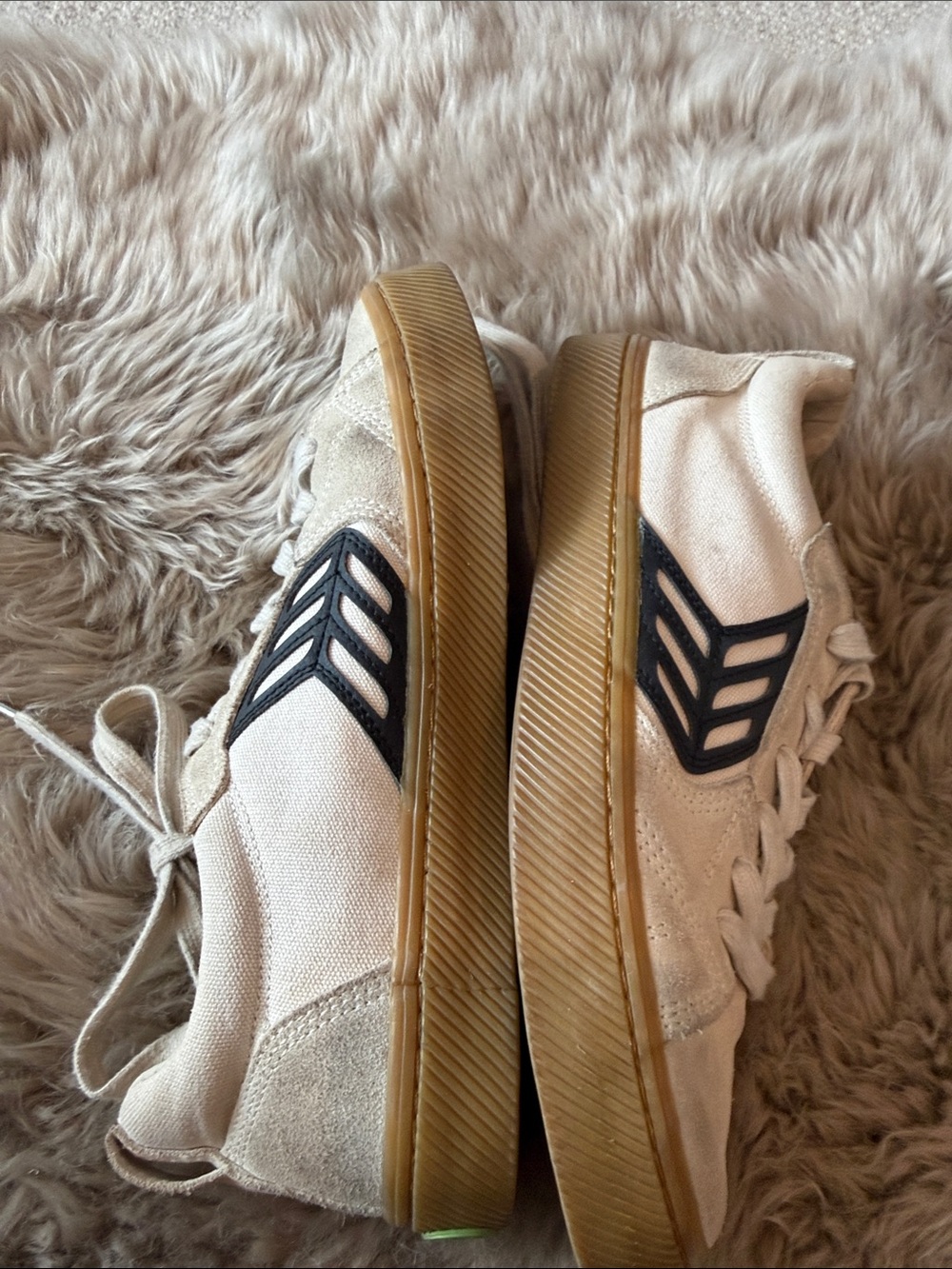 Cariuma Cream Canvas Sneakers with Black Chevron Detail